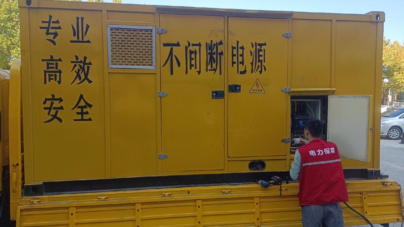 永年柴油发电机组和UPS电源配合使用时，如何避免切换过程中的电力中断？